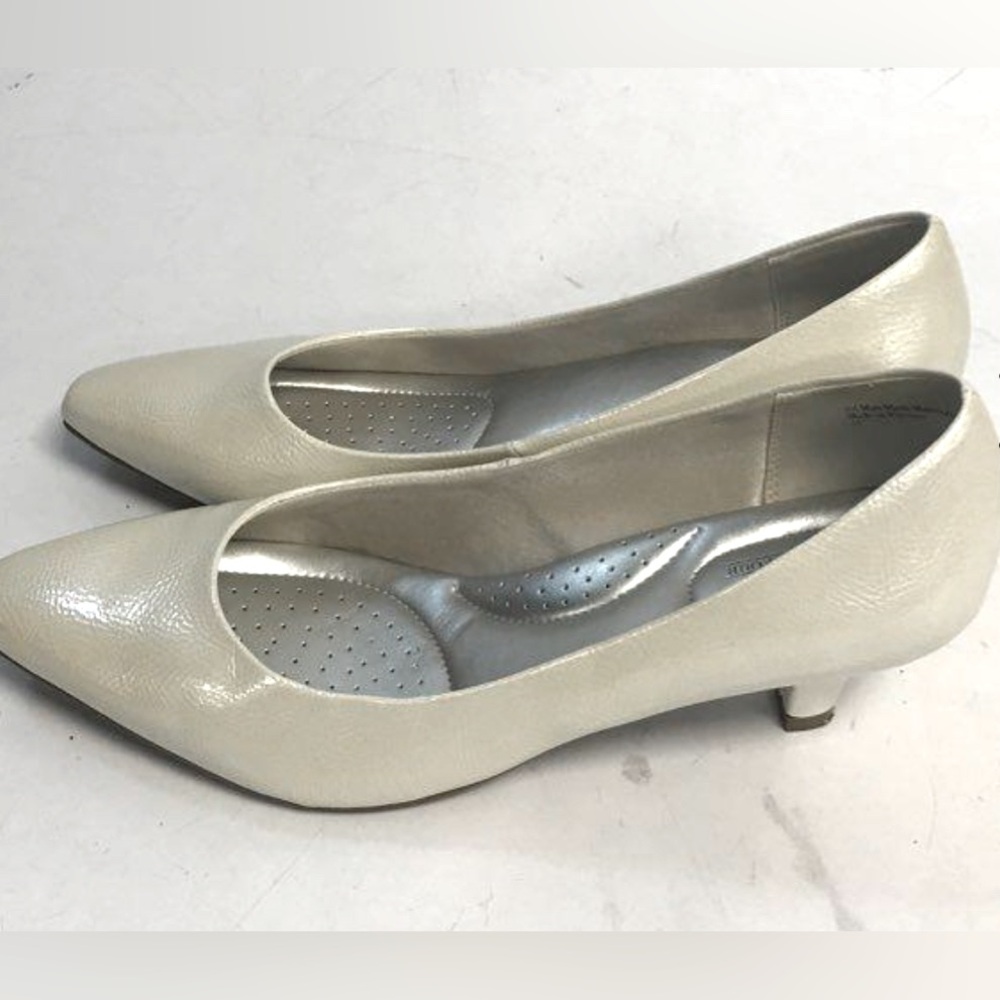 Coach and Four Women's Champagne Low Heel Pumps Size 11 - Picture 2 of 4